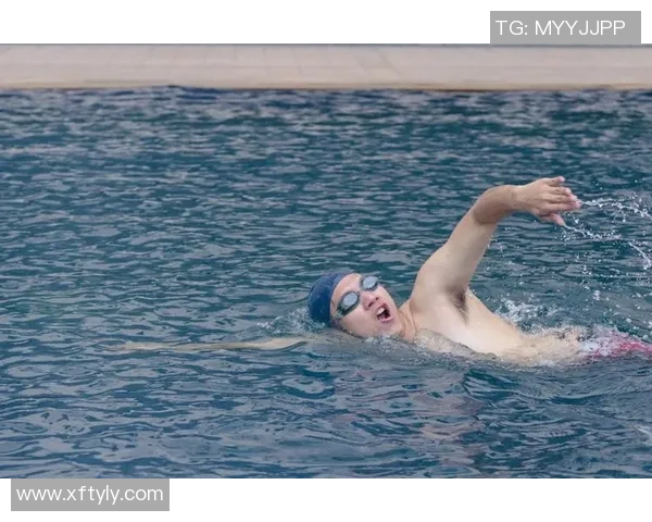 游泳入门全攻略：从基础技巧到提高速度的实用步骤与训练方法